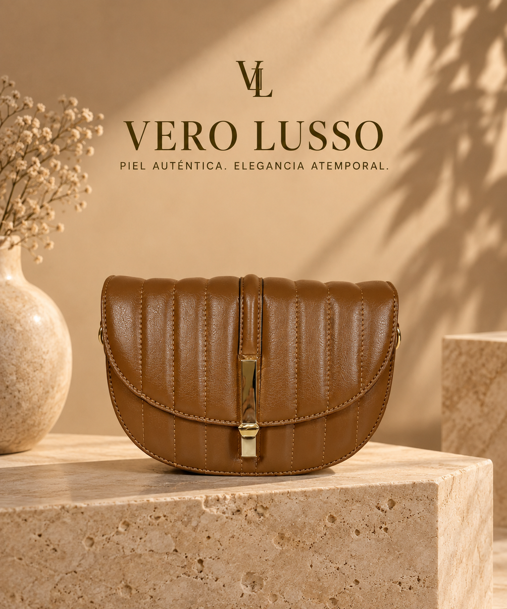 Borsa mezzaluna trapuntata con doppia tracolla