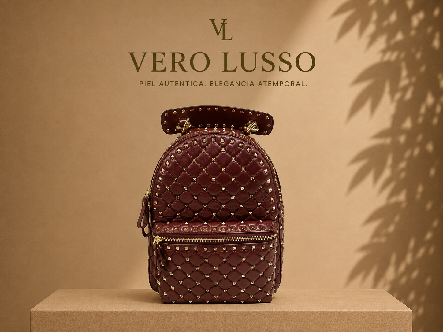 Mochila grande con tachuelas